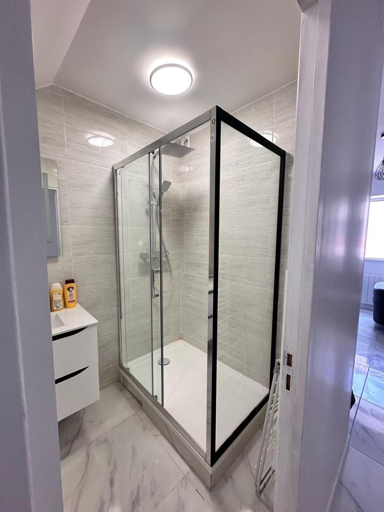 Appartement Calme Moderne Proche De Disneyland Wifi & Cafe Gratuit & Arrivee Autonome Биси Сен Жорж Екстериор снимка