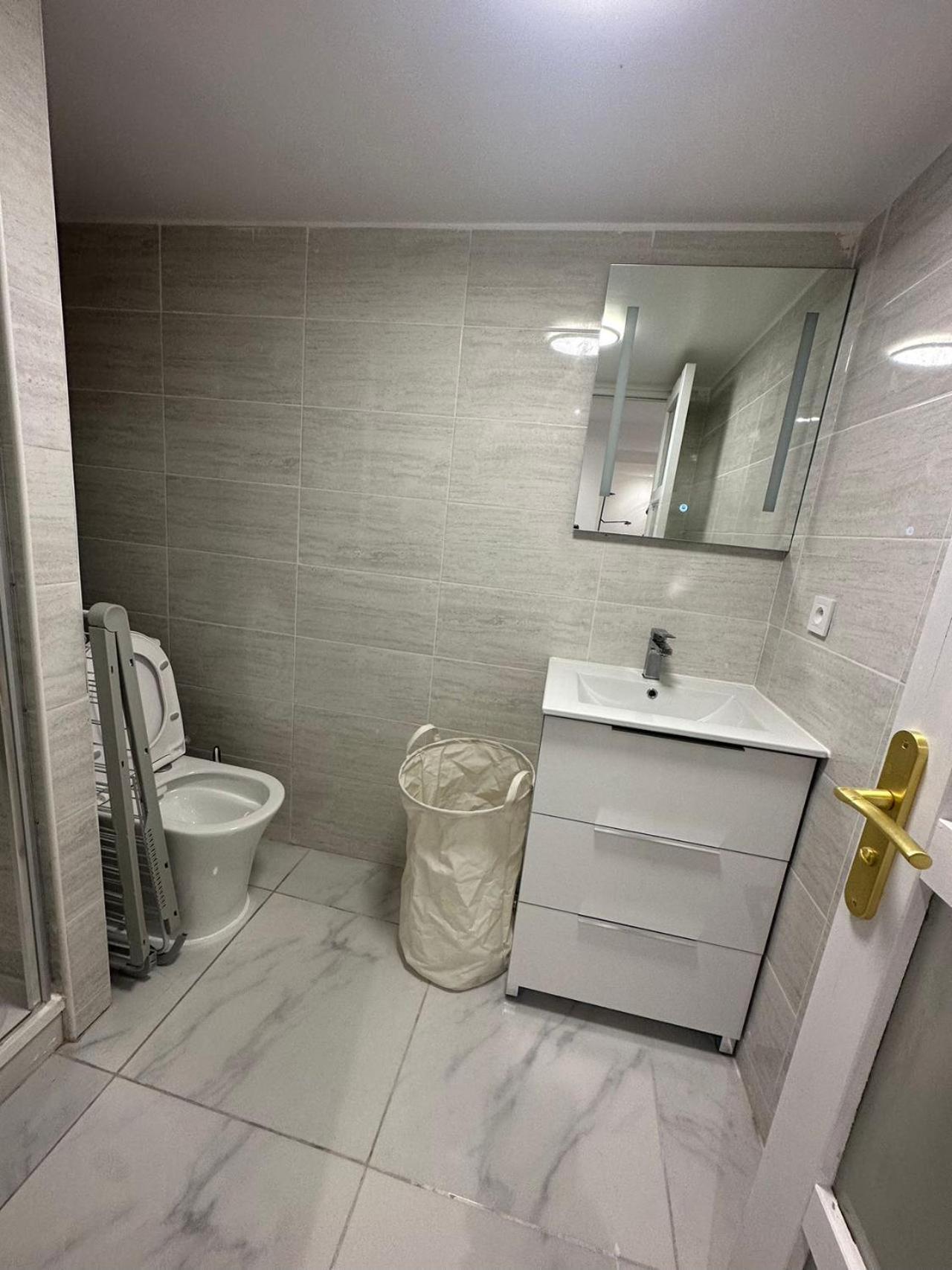 Appartement Calme Moderne Proche De Disneyland Wifi & Cafe Gratuit & Arrivee Autonome Биси Сен Жорж Екстериор снимка